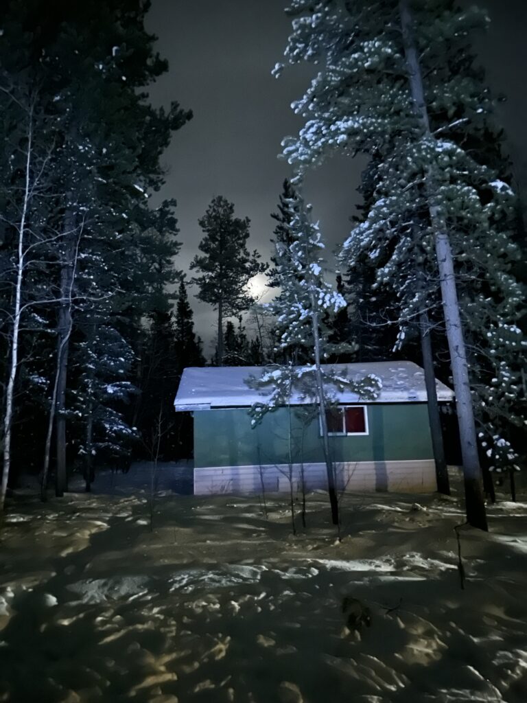A beautiful Tātl'ā winter night